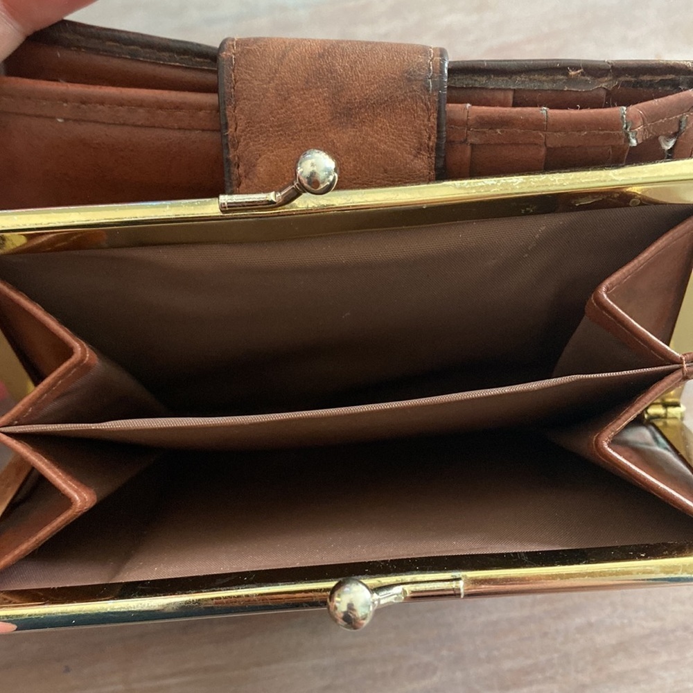 Buxton Cowhide Exterior Wallet - Picture 9 of 9